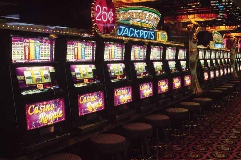 Tampilan Jadwal Live jaguarjitu menampilkan pertandingan olahraga, meja kasino langsung, dan turnamen esports dalam satu dashboard